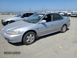 2001 Honda Accord EX z VIN 1HGCG16501A083959, wystawiony jako Copart lot #56220995 z przebiegiem 242 371 mil mil oraz Czysty tytuł • Clean title. Historia ofert i sprzedaży dostępna na DreamBid. Obrazek 1.