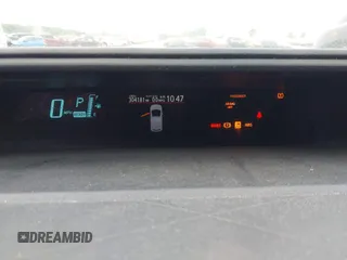 2014 Toyota Prius One z VIN JTDKDTB33E1084788, wystawiony jako IAAI lot #42440966 z przebiegiem 304 181 mil mil oraz . Historia ofert i sprzedaży dostępna na DreamBid. Obrazek 7.