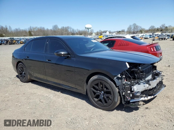 2024 BMW 7 Series 760i xDrive z VIN WBA33EJ05RCS69054, wystawiony jako Copart lot #52484995 z przebiegiem 11 101 mil mil oraz Szkoda całkowita • Salvage title. Historia ofert i sprzedaży dostępna na DreamBid. Obrazek 4.