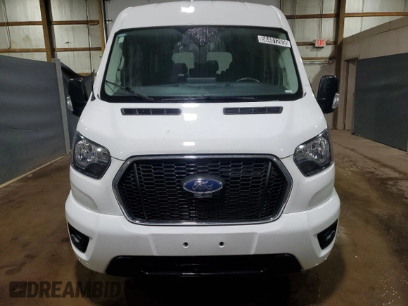 2023 Ford Transit Passenger XL z VIN 1FBAX2C84PKA94044, wystawiony jako Copart lot #58401205 z przebiegiem 42 644 mil mil oraz Czysty tytuł • Clean title. Historia ofert i sprzedaży dostępna na DreamBid. Obrazek 5.