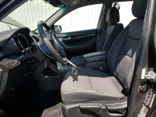 2013 Kia Sorento LX with VIN 5XYKT3A61DG334963, listed as a Copart auction lot 60152345 with 176,500 mi miles and Salvage title. Bid and sale history available at DreamBid. Image 7.