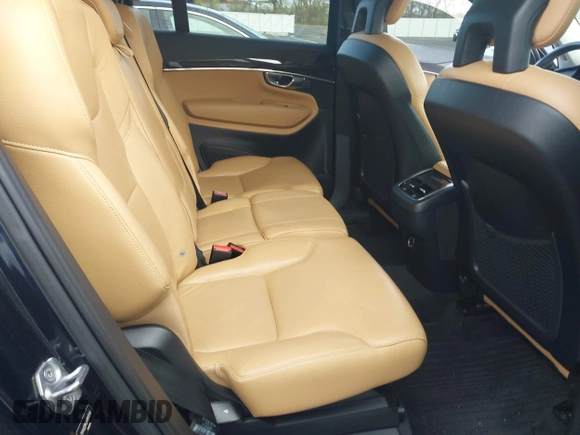 2016 Volvo XC90 T6 Momentum with VIN YV4A22PKXG1045546, listed as a IAAI auction lot 41928078 with 136,790 mi miles. Bid and sale history available at carsss.com. Image 8.