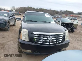 2009 Cadillac Escalade z VIN 1GYFK13269R147563, wystawiony jako IAAI lot #41462689 z przebiegiem 210 095 mil mil oraz . Historia ofert i sprzedaży dostępna na DreamBid. Obrazek 12.