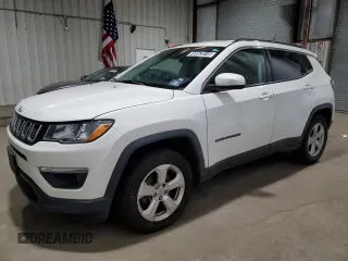 2019 Jeep Compass Latitude z VIN 3C4NJDBB9KT601678, wystawiony jako Copart lot #49953915 z przebiegiem 128 681 mil mil oraz Czysty tytuł • Clean title. Historia ofert i sprzedaży dostępna na DreamBid. Obrazek 1.