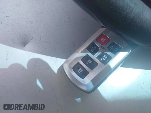 2016 Toyota Sienna XLE with VIN 5TDYK3DCXGS722960, listed as a IAAI auction lot 42153794 with 147,331 mi miles. Bid and sale history available at carsss.com. Image 11.