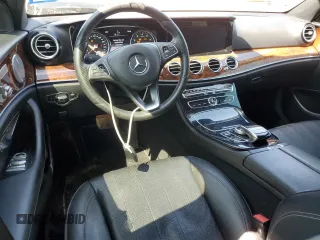 2017 Mercedes-Benz E 300 Luxury z VIN WDDZF4KB3HA021822, wystawiony jako Copart lot #51978435 z przebiegiem Nie podano mil oraz Szkoda całkowita • Salvage title. Historia ofert i sprzedaży dostępna na DreamBid. Obrazek 8.