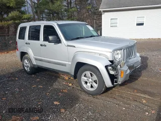 2011 Jeep Liberty Sport Jet z VIN 1J4PN2GK2BW575052, wystawiony jako IAAI lot #40915996 z przebiegiem 147 979 mil mil oraz . Historia ofert i sprzedaży dostępna na DreamBid. Obrazek 1.