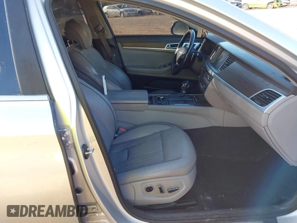 2015 Hyundai Genesis 5.0L with VIN KMHGN4JF2FU019625, listed as a IAAI auction lot 41809078 with 146,650 mi miles. Bid and sale history available at carsss.com. Image 5.