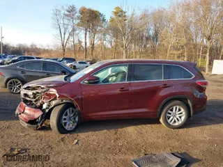 2016 Toyota Highlander LE with VIN 5TDBKRFH5GS332785, listed as a IAAI auction lot 41678060 with 38,733 mi miles. Bid and sale history available at carsss.com. Image 14.