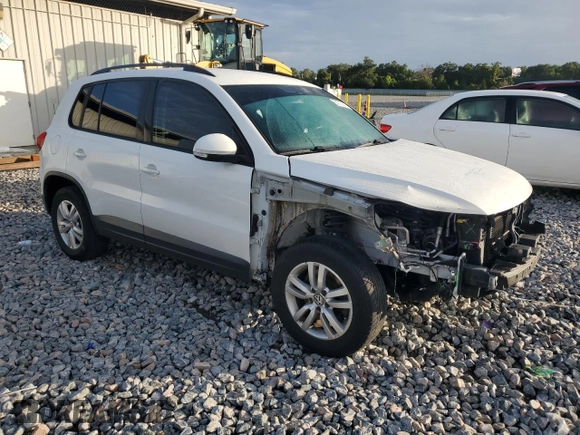 2017 Volkswagen Tiguan S with VIN WVGAV7AX3HK039090, listed as a Copart auction lot 60723615 with 72,311 mi miles and Salvage title. Bid and sale history available at DreamBid. Image 4.