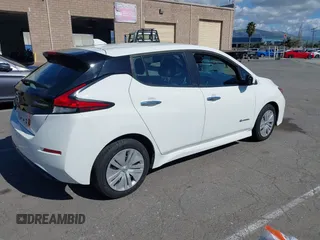 2019 Nissan LEAF SV z VIN 1N4AZ1CP0KC305899, wystawiony jako IAAI lot #41746355 z przebiegiem 31 703 mil mil oraz . Historia ofert i sprzedaży dostępna na DreamBid. Obrazek 4.