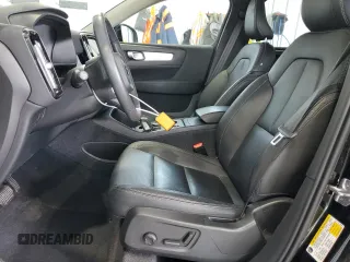 2021 Volvo XC40 Momentum z VIN YV4AC2HK8M2581963, wystawiony jako Copart lot #54700415 z przebiegiem 91 795 mil mil oraz Tytuł czysty. Historia ofert i sprzedaży dostępna na DreamBid. Obrazek 7.