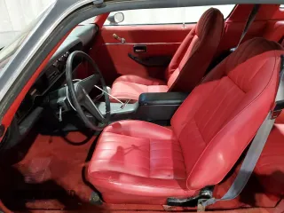 1981 Pontiac Firebird z VIN 1G2AS87A4BN117926, wystawiony jako Copart lot #49288185 z przebiegiem 54 759 mil mil oraz Tytuł czysty. Historia ofert i sprzedaży dostępna na DreamBid. Obrazek 7.