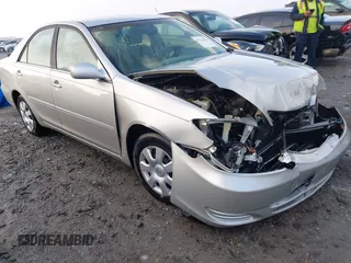 2004 Toyota Camry LE z VIN 4T1BE32K64U829837, wystawiony jako IAAI lot #41223983 z przebiegiem 162 208 mil mil oraz . Historia ofert i sprzedaży dostępna na DreamBid. Obrazek 1.