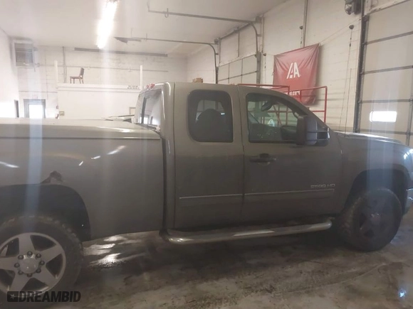 2013 GMC Sierra 2500HD SLE with VIN 1GT220C83DZ251178, listed as a IAAI auction lot 41342465 with 138,134 mi miles. Bid and sale history available at carsss.com. Image 13.