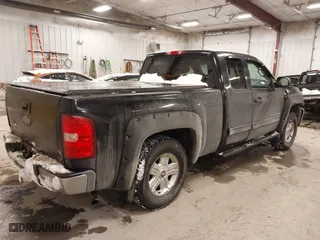 2010 Chevrolet Silverado 1500 LT with VIN 1GCSKSE33AZ150361, listed as a IAAI auction lot 41589213 with 197,263 mi miles. Bid and sale history available at carsss.com. Image 4.