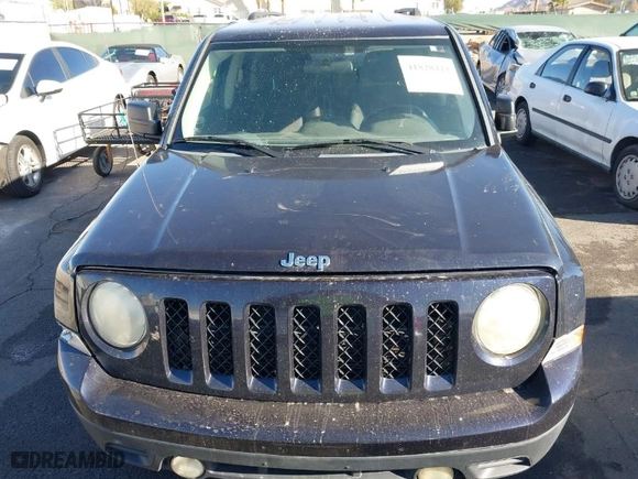 2011 Jeep Patriot Latitude with VIN 1J4NT1GB3BD186908, listed as a IAAI auction lot 41828418 with NaN miles. Bid and sale history available at carsss.com. Image 12.