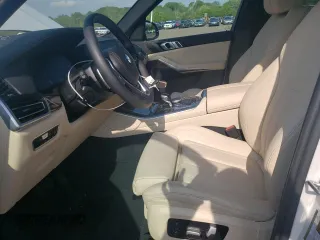 2022 BMW X5 xDrive40i z VIN 5UXCR6C02N9M50266, wystawiony jako Copart lot #56545385 z przebiegiem 13 697 mil mil oraz Szkoda całkowita • Salvage title. Historia ofert i sprzedaży dostępna na DreamBid. Obrazek 7.