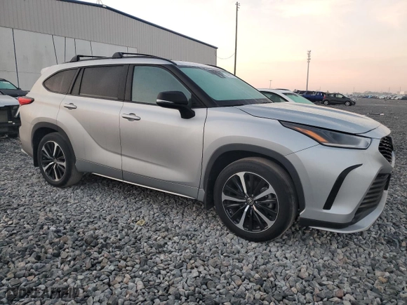 2022 Toyota Highlander XSE with VIN 5TDJZRAHXNS139009, listed as a Copart auction lot 50902275 with 37,409 mi miles and Clean Title. Bid and sale history available at carsss.com. Image 4.