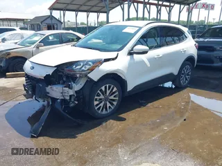2020 Ford Escape Titanium z VIN 1FMCU9J90LUA39747, wystawiony jako IAAI lot #42369890 z przebiegiem 31 425 mil mil oraz . Historia ofert i sprzedaży dostępna na DreamBid. Obrazek 19.