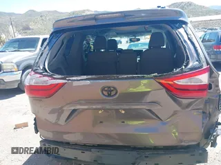 2016 Toyota Sienna XLE with VIN 5TDYK3DCXGS722960, listed as a IAAI auction lot 42153794 with 147,331 mi miles. Bid and sale history available at carsss.com. Image 17.