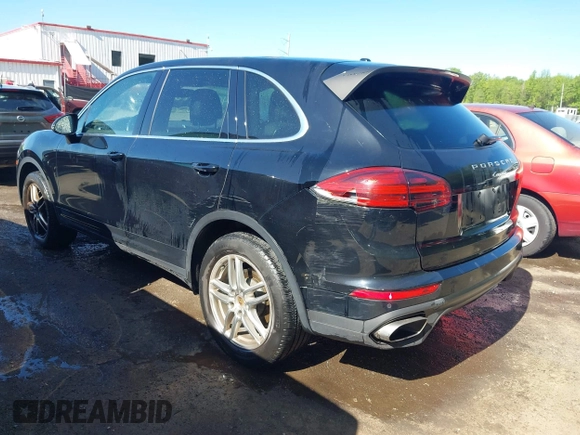 2016 Porsche Cayenne z VIN WP1AA2A23GLA04144, wystawiony jako IAAI lot #42117178 z przebiegiem 70 255 mil mil oraz . Historia ofert i sprzedaży dostępna na DreamBid. Obrazek 3.