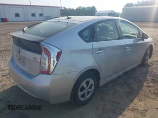 2015 Toyota Prius Four z VIN JTDKN3DU9F1888663, wystawiony jako IAAI lot #42150877 z przebiegiem 138 414 mil mil oraz . Historia ofert i sprzedaży dostępna na DreamBid. Obrazek 4.