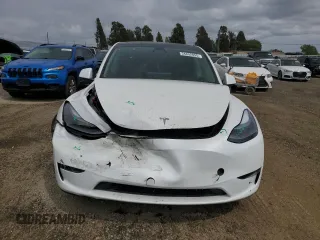 2023 Tesla Model Y Long Range z VIN 7SAYGAEE0PF693613, wystawiony jako Copart lot #54452895 z przebiegiem 19 574 mil mil oraz Szkoda całkowita • Salvage title. Historia ofert i sprzedaży dostępna na DreamBid. Obrazek 5.