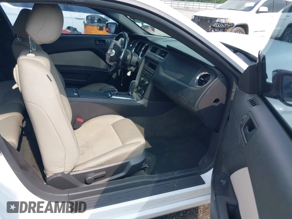 2014 Ford Mustang V6 с VIN 1ZVBP8AM2E5318701, выставлен на аукционе IAAI как лот 42265557 с пробегом 97 870 миль миль и . История ставок и продаж доступна на DreamBid. Изображение 5.