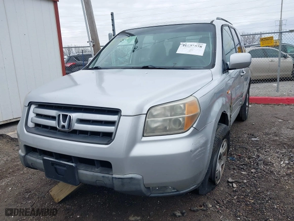 2008 Honda Pilot SE with VIN 5FNYF283X8B020295, listed as a IAAI auction lot 41737578 with 210,998 mi miles. Bid and sale history available at carsss.com. Image 2.