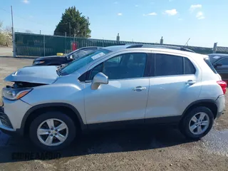 2018 Chevrolet Trax LT z VIN KL7CJPSB7JB507028, wystawiony jako IAAI lot #41801612 z przebiegiem 114 349 mil mil oraz . Historia ofert i sprzedaży dostępna na DreamBid. Obrazek 14.