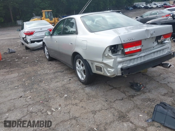 2001 Lexus ES 300 z VIN JT8BF28G910291019, wystawiony jako IAAI lot #42488530 z przebiegiem 170 168 mil mil oraz . Historia ofert i sprzedaży dostępna na DreamBid. Obrazek 3.