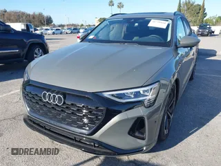2024 Audi Q8 e-tron z VIN WA15ABGE8RB055999, wystawiony jako IAAI lot #41759410 z przebiegiem 8 972 mil mil oraz . Historia ofert i sprzedaży dostępna na DreamBid. Obrazek 17.
