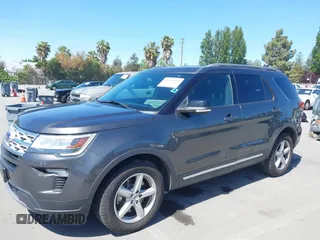 2018 Ford Explorer XLT z VIN 1FM5K7D85JGC55627, wystawiony jako IAAI lot #42261412 z przebiegiem 133 125 mil mil oraz . Historia ofert i sprzedaży dostępna na DreamBid. Obrazek 6.