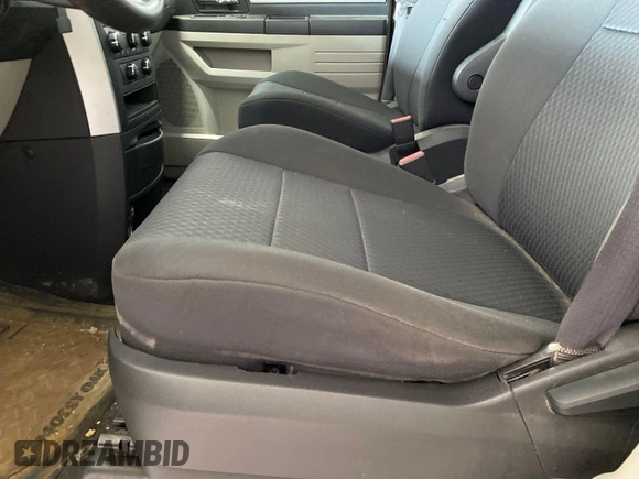 2010 Dodge Grand Caravan SE z VIN 2D4RN4DEXAR412152, wystawiony jako IAAI lot #42825395 z przebiegiem 93 398 mil mil oraz . Historia ofert i sprzedaży dostępna na DreamBid. Obrazek 31.