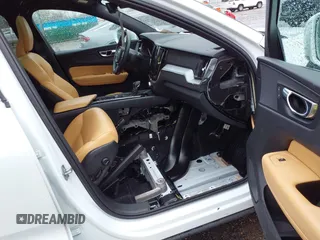 2020 Volvo XC60 Momentum z VIN YV4102DK8L1522348, wystawiony jako IAAI lot #41729535 z przebiegiem 43 833 mil mil oraz . Historia ofert i sprzedaży dostępna na DreamBid. Obrazek 5.