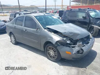 2007 Ford Focus S z VIN 1FAFP34N17W123378, wystawiony jako IAAI lot #42208033 z przebiegiem 183 803 mil mil oraz . Historia ofert i sprzedaży dostępna na DreamBid. Obrazek 1.