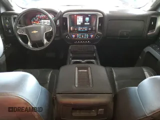 2016 Chevrolet Silverado 3500HD LTZ z VIN 1GC4K0C87GF258682, wystawiony jako Copart lot #57608235 z przebiegiem 213 684 mil mil oraz Szkoda całkowita • Salvage title. Historia ofert i sprzedaży dostępna na DreamBid. Obrazek 8.