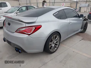 2013 Hyundai Genesis Coupe Track z VIN KMHHU6KJ6DU083587, wystawiony jako IAAI lot #42307625 z przebiegiem 135 247 mil mil oraz . Historia ofert i sprzedaży dostępna na DreamBid. Obrazek 4.