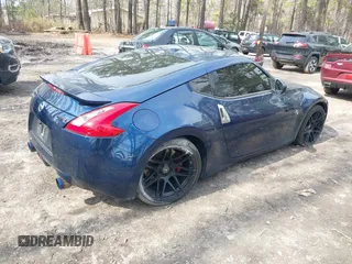 2014 Nissan 370Z Nismo z VIN JN1AZ4EH0EM631950, wystawiony jako IAAI lot #41685567 z przebiegiem 103 282 mil mil oraz . Historia ofert i sprzedaży dostępna na DreamBid. Obrazek 4.