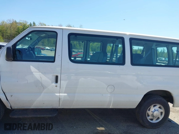 2013 Ford Econoline Passenger XL z VIN 1FBNE3BL8DDA48011, wystawiony jako IAAI lot #42221850 z przebiegiem 74 189 mil mil oraz . Historia ofert i sprzedaży dostępna na DreamBid. Obrazek 14.