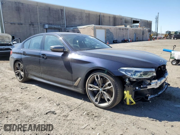 2020 BMW 5 Series M550i xDrive z VIN WBAJS7C02LCD42698, wystawiony jako Copart lot #48229785 z przebiegiem 51 896 mil mil oraz Szkoda całkowita • Salvage title. Historia ofert i sprzedaży dostępna na DreamBid. Obrazek 4.