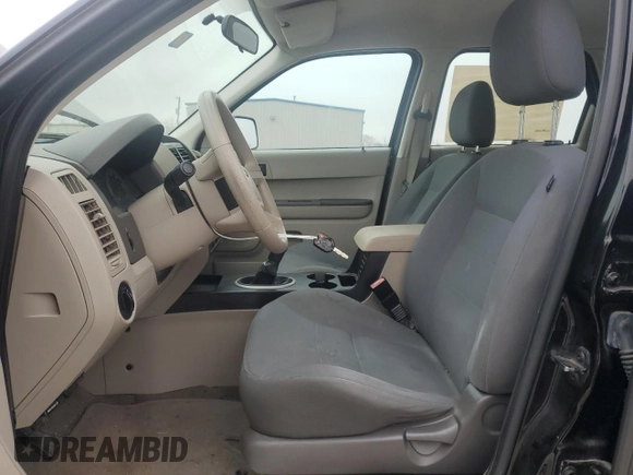 2008 Ford Escape XLS z VIN 1FMCU02Z58KD73950, wystawiony jako Copart lot #46569725 z przebiegiem 133 171 mil mil oraz Czysty tytuł • Clean title. Historia ofert i sprzedaży dostępna na DreamBid. Obrazek 7.