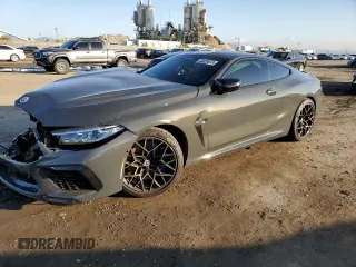 2020 BMW M8 z VIN WBSAE0C06LCD01775, wystawiony jako Copart lot #38028873 z przebiegiem Nie podano mil oraz . Historia ofert i sprzedaży dostępna na DreamBid. Obrazek 1.