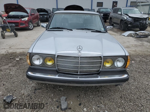 1983 Mercedes-Benz 300 D с VIN WDBAB33A6DB021786, выставлен на аукционе Copart как лот 48110185 с пробегом 152 934 миль миль и На запчасти • Non repairable. История ставок и продаж доступна на DreamBid. Изображение 5.