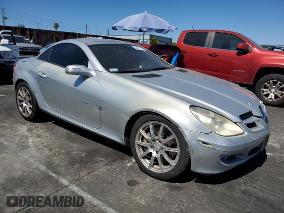 2005 Mercedes-Benz SLK 230/320 with VIN WDBWK56F85F040634, listed as a Copart auction lot 63417715 with 144,472 mi miles and Clean title. Bid and sale history available at DreamBid. Image 4.
