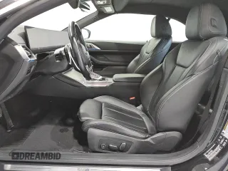2024 BMW 4 Series 430i xDrive z VIN WBA43AT02RCR37449, wystawiony jako Copart lot #55704005 z przebiegiem 26 439 mil mil oraz Czysty tytuł • Clean title. Historia ofert i sprzedaży dostępna na DreamBid. Obrazek 7.