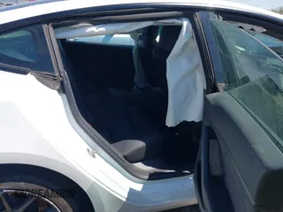 2023 Tesla Model 3 z VIN 5YJ3E1EA5PF553275, wystawiony jako IAAI lot #42132154 z przebiegiem Nie podano mil oraz . Historia ofert i sprzedaży dostępna na DreamBid. Obrazek 8.