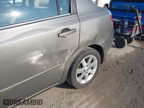 2008 Nissan Sentra S z VIN 3N1AB61E38L626610, wystawiony jako IAAI lot #42650176 z przebiegiem 184 562 mil mil oraz . Historia ofert i sprzedaży dostępna na DreamBid. Obrazek 13.