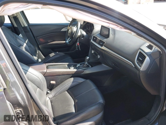 2018 Mazda 3 Touring z VIN 3MZBN1L38JM243749, wystawiony jako IAAI lot #41771812 z przebiegiem 65 533 mil mil oraz . Historia ofert i sprzedaży dostępna na DreamBid. Obrazek 5.